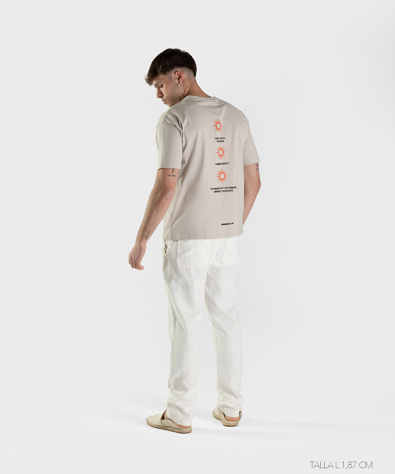 Camiseta_Saona-Gris_Dani_70729420-eb45-48c1-b0ed-4be573b32a3a.jpg